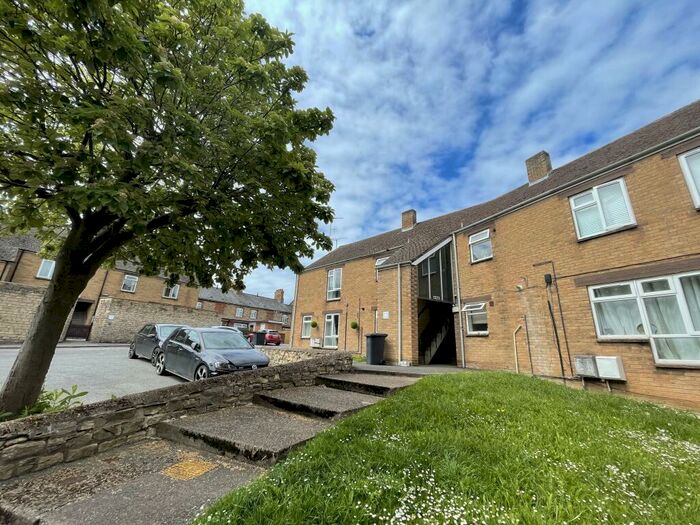 3 Bedroom Apartment To Rent In Leycester Close, Harbury, CV33