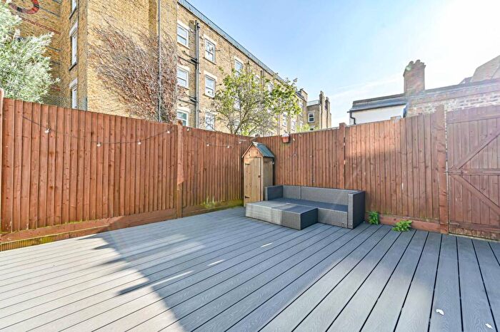 3 Bedroom Flat To Rent In Railton Road, Herne Hill, London, SE24