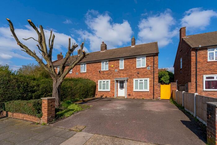 4 Bedroom Semi-Detached House To Rent In Ringway, Southall, UB2