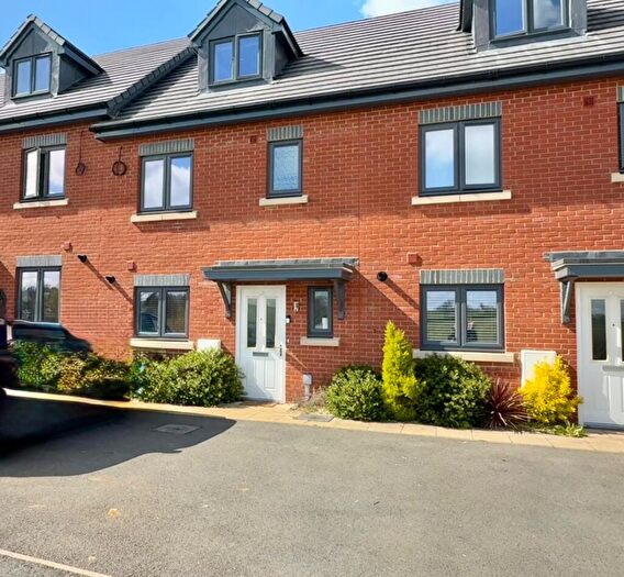 4 Bedroom Town House For Sale In Luffield Close, Daventry, NN11