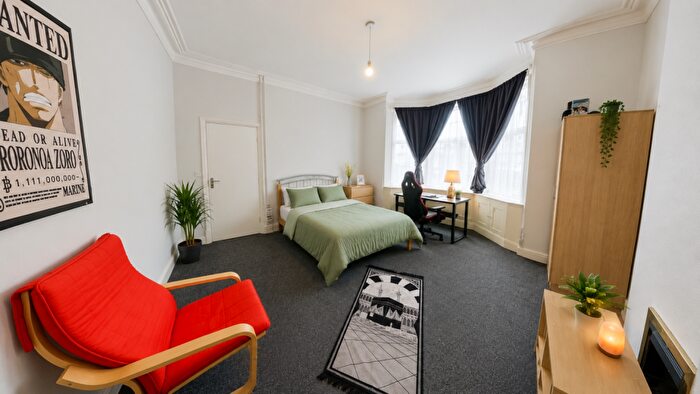 5 Bedroom End Of Terrace House To Rent In Beeston Road, Nottingham, Nottinghamshire, NG7
