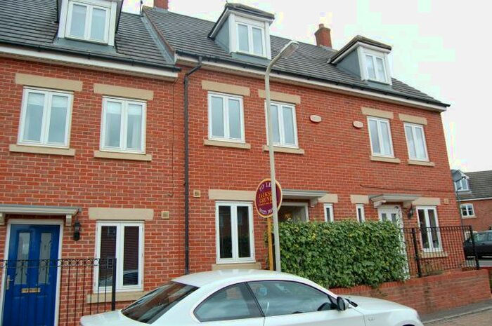 3 Bedroom Town House To Rent In Packwood Close, Middlemore, Daventry, NN11