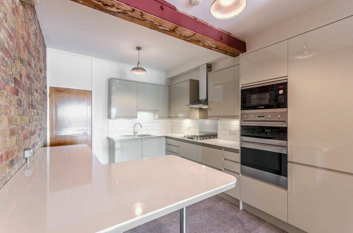 3 Bedroom Flat To Rent In Wapping High Street, Wapping, London, E1W