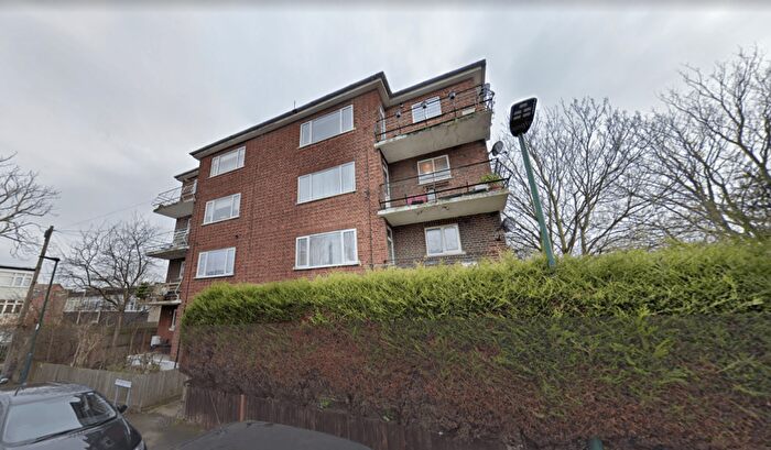 2 Bedroom Flat To Rent In Nightingale Lane, London, E11