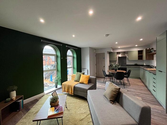 4 Bedroom Flat To Rent In Wollaton Road, Beeston, Nottingham, Nottinghamshire, NG9