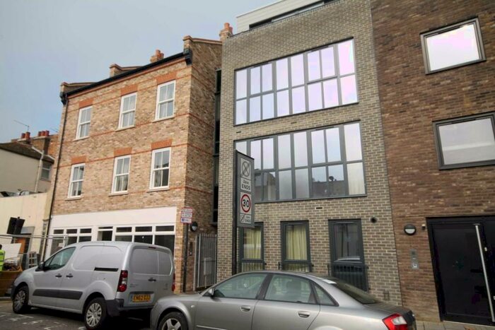 1 Bedroom Flat To Rent In Warham Street, Camberwell, SE5