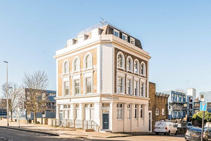 2 Bedroom Flat To Rent In Wandsworth Road, London, SW8