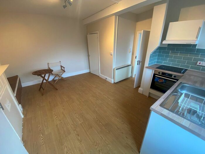 2 Bedroom Flat To Rent In High Street, Edgware, HA8