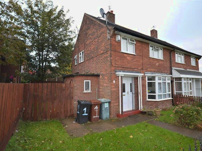 3 Bedroom Semi-Detached House To Rent In Aberfield Gardens, Leeds, LS10