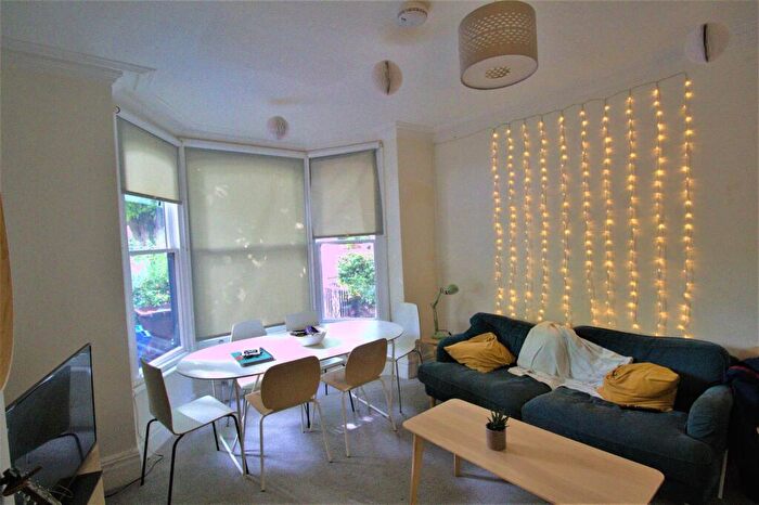 7 Bedroom Terraced House To Rent In Thompson Road, S11
