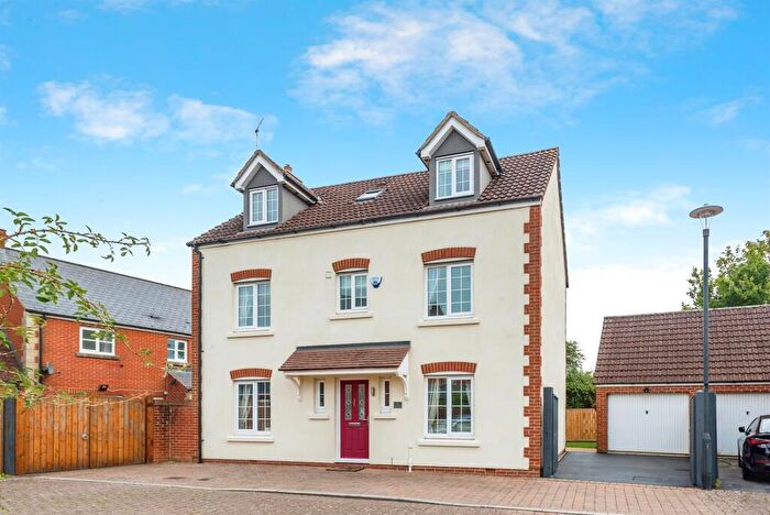 5 Bedroom Detached House For Sale In Apollo Close, Swindon, SN25