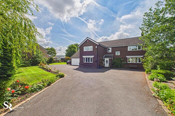 4 Bedroom Detached House For Sale In Downlee Close, Chapel-En-Le-Frith, SK23