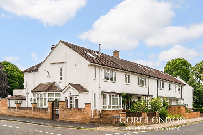 2 Bedroom Flat To Rent In Station Gardens, London, W4