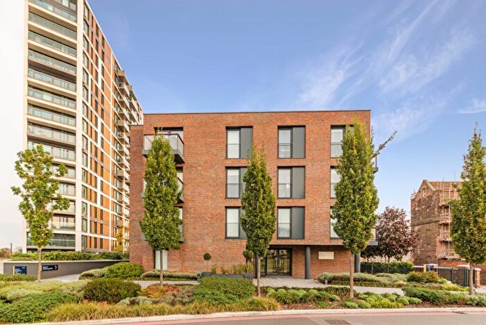 3 Bedroom Flat To Rent In Duke Of Wellington Avenue, SE18