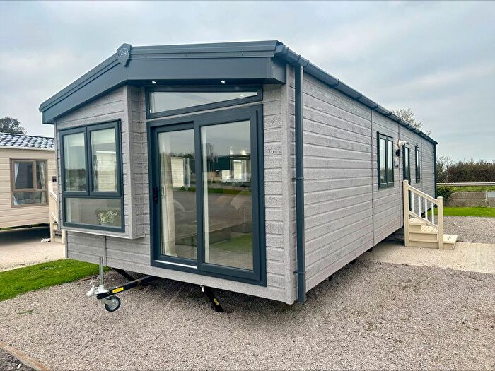 2 Bedroom Mobile/park Home For Sale In Wyreside, Out Rawcliffe, Preston, PR3