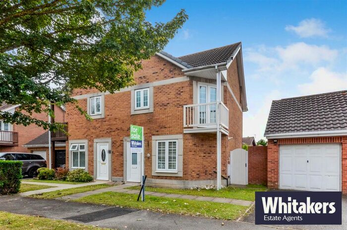 3 Bedroom Semi-Detached House To Rent In Ocean Boulevard, Hull, HU9