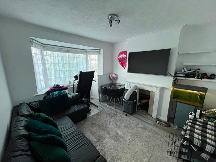 2 Bedroom Maisonette To Rent In Bridge Close, Enfield, EN1