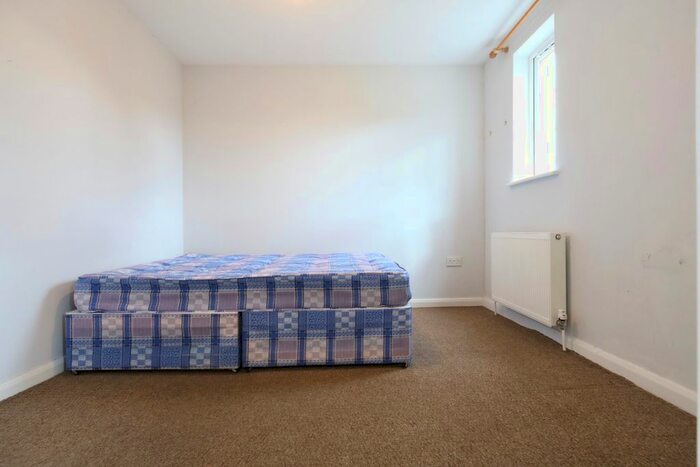 Studio To Rent In Uxbridge Road, Uxbridge, UB10