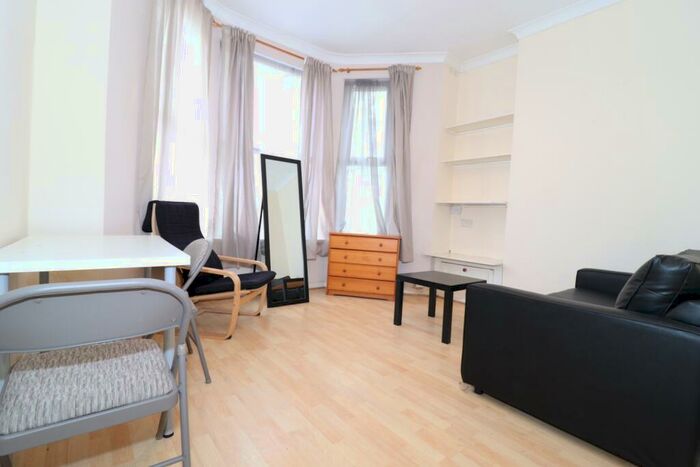 2 Bedroom Flat To Rent In Llanbleddian Gardens, Cathays, CF24