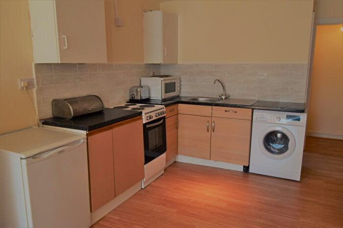 1 Bedroom Flat To Rent In Stamford Street Central, Ashton-under-lyne, Lancashire, OL6