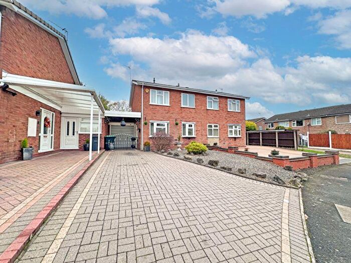 3 Bedroom Semi Detached House For Sale In Beverston Road, Tipton, DY4