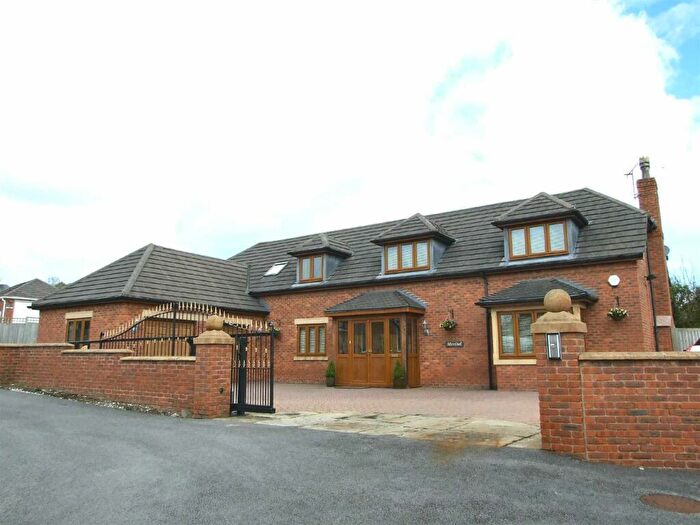4 Bedroom House To Rent In Rhes-Y-Cae, Holywell, CH8