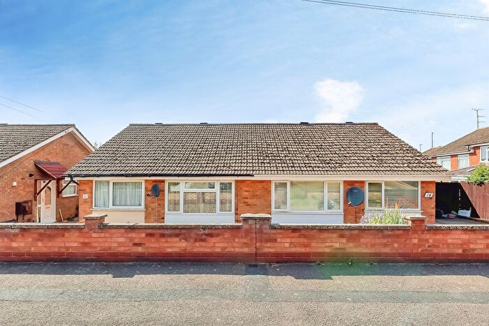 2 Bedroom Semi-detached Bungalow For Sale In Miller Close, Kettering, NN15