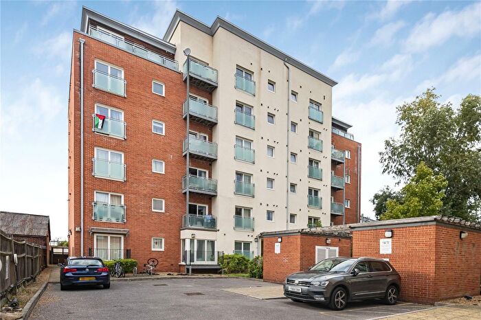 1 Bedroom Flat For Sale In Caversham Road, Reading, Berkshire, RG1