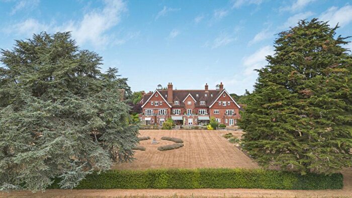 4 Bedroom Duplex For Sale In Eyhurst Park, Outwood Lane, Kingswood, Tadworth, KT20