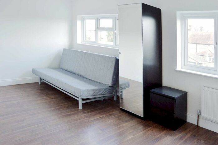 Studio To Rent In Gunnersbury Avenue, Acton, W3