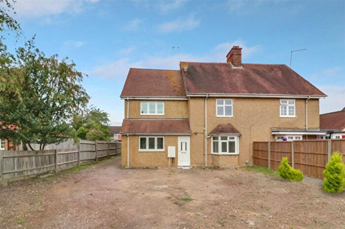3 Bedroom Maisonette To Rent In Ground Lane, Hatfield, AL10