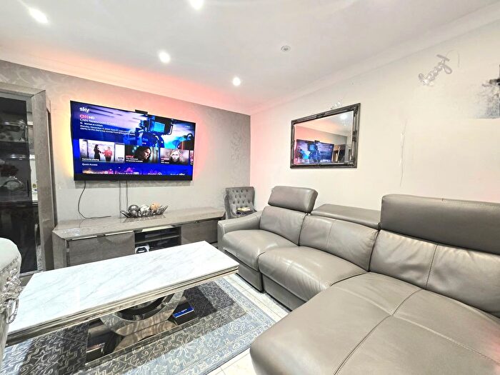 3 Bedroom Terraced House To Rent In Pragel Street, London, E13