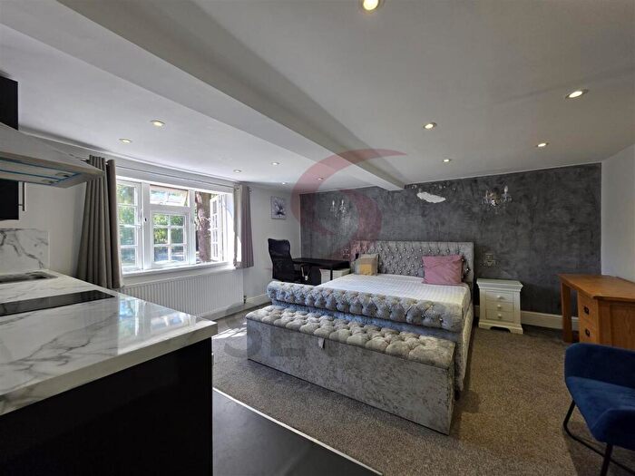 Flat To Rent In Sandpits Lane, Keresley, Coventry, CV6