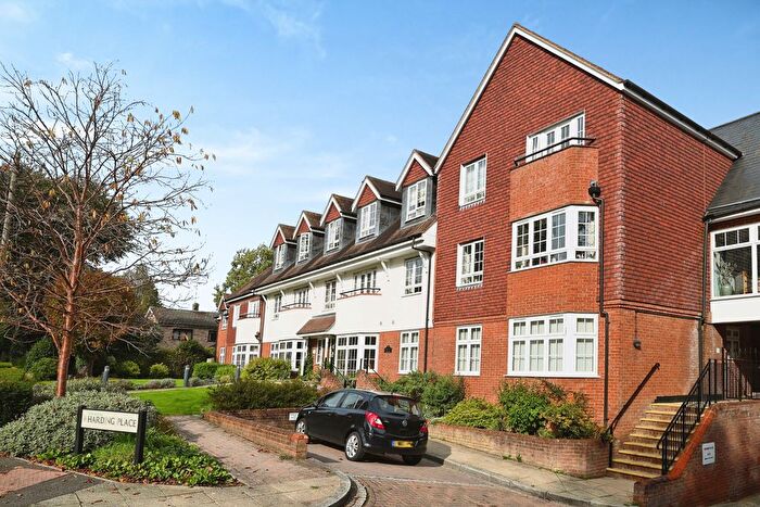 2 Bedroom Flat For Sale In Chestnut Grange/Harding Place, Wokingham, RG40