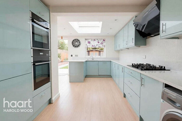 5 Bedroom Semi-Detached Bungalow For Sale In Newhall Drive, Harold Wood, RM3