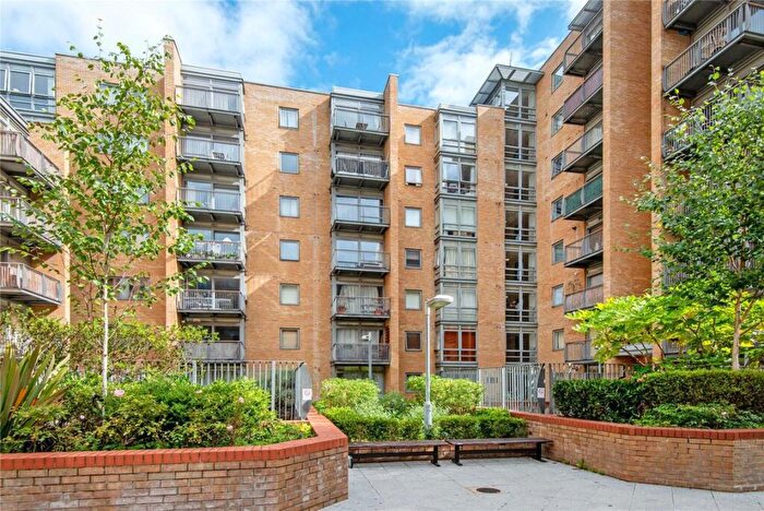 2 Bedroom Flat To Rent In Cassilis Road, London, E14