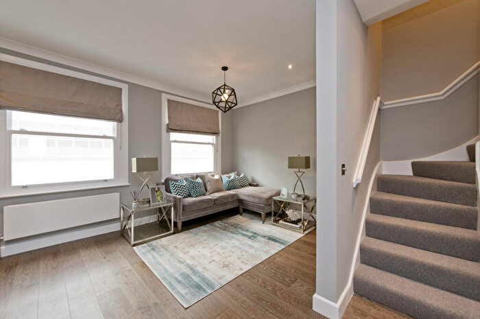 2 Bedroom Maisonette To Rent In Fulham Road, London, SW10