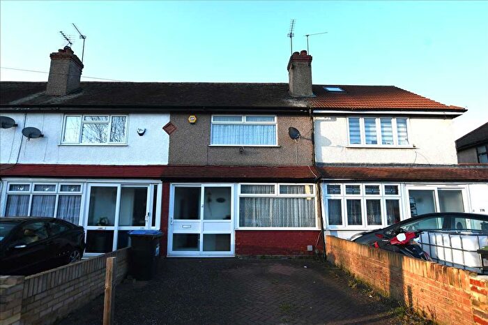 2 Bedroom Property To Rent In Nutfield Close, London, N18