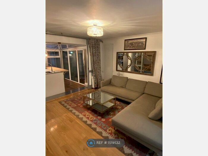 2 Bedroom Flat To Rent In Ramsey Walk, London, N1