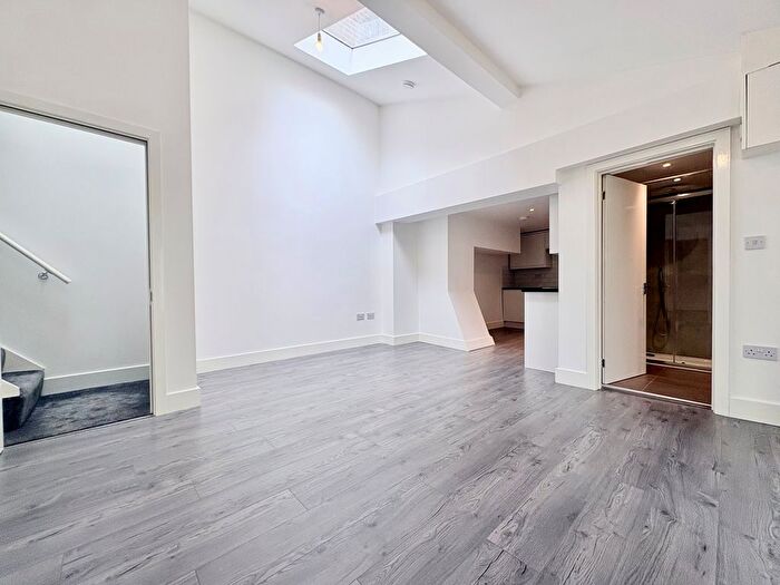 2 Bedroom Property To Rent In New Road, Ware, SG12