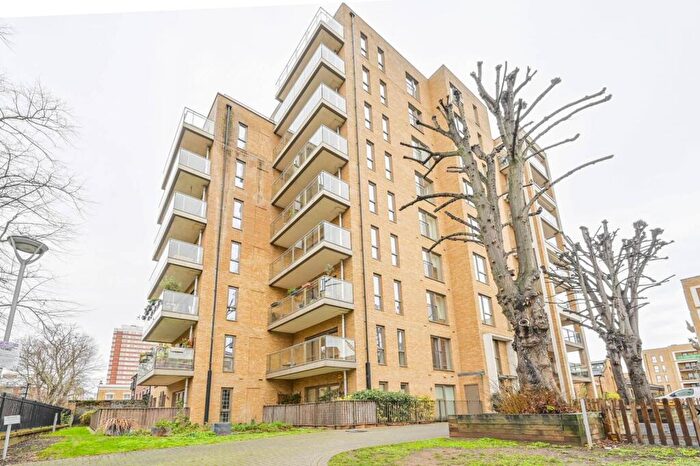 2 Bedroom Flat To Rent In St Clements Avenue, Mile End, London, E3