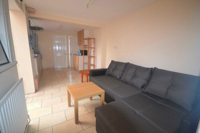 7 Bedroom Terraced House To Rent In Donnington Gardens, Reading, RG1