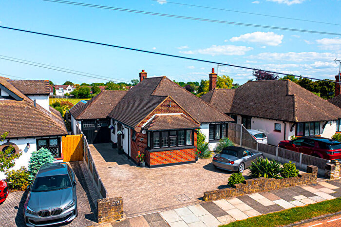 3 Bedroom Detached Bungalow For Sale In Samuels Drive, Thorpe Bay, SS1
