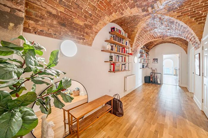 2 Bedroom Flat For Sale In Clerkenwell House, Hilda Road, Southall, UB2