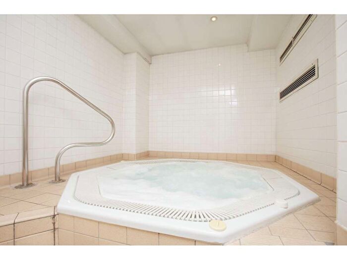 3 Bedroom Flat To Rent In Russell Square, London, WC1B