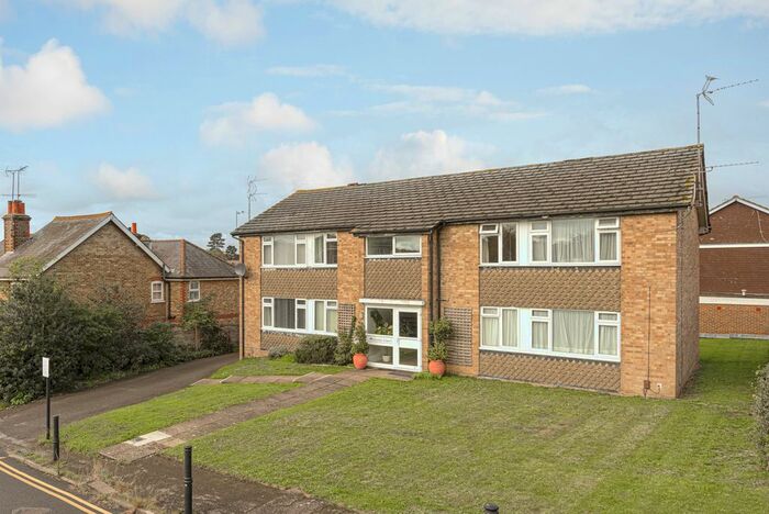 2 Bedroom Flat To Rent In Albert Road, Ashtead, KT21