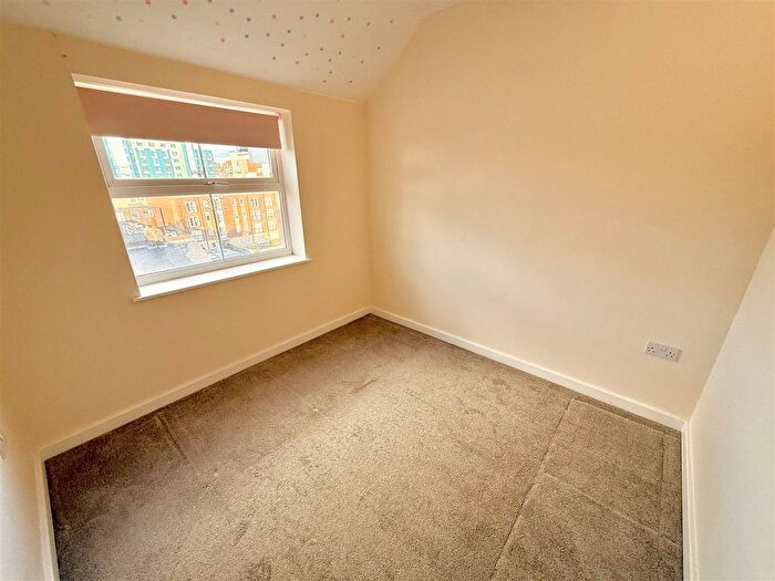 2 Bedroom Flat For Sale In Holly Street, Luton, LU1