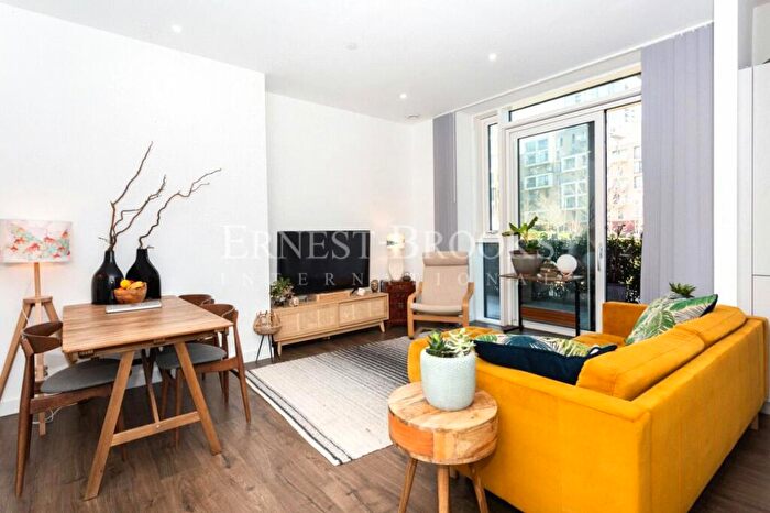 1 Bedroom Apartment To Rent In Hartingtons Court, Coster Avenue, Finsbury Park, N4