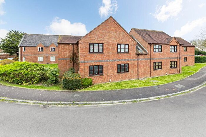 2 Bedroom Flat For Sale In Field Gardens, Steventon, OX13