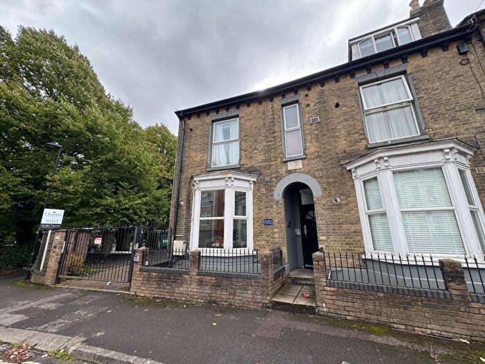 Flat To Rent In Ordnance Road, Southampton, Hampshire, SO15